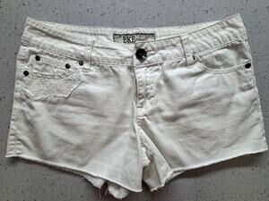 Buckle BKE Casuals Lacey White Shorts Size 27 Eyelet Lace Hem Frayed Festival